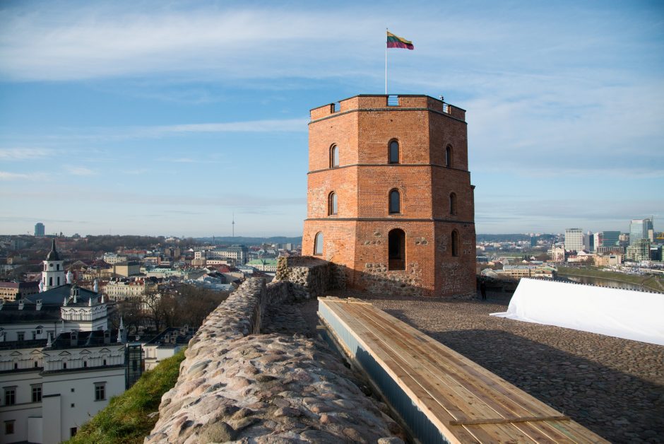 Ugniagesiams teko vaduoti Gedimino kalno lankytojus