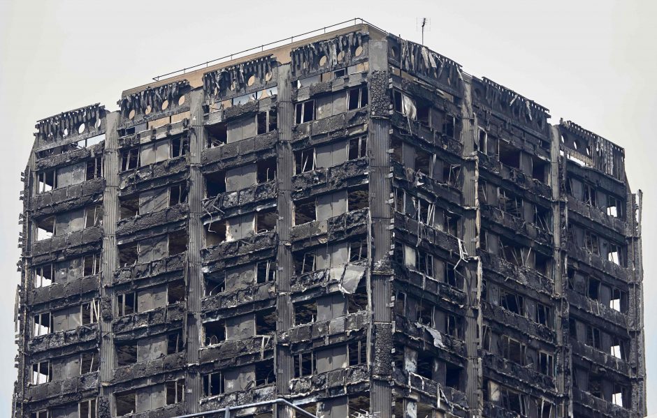 Britanijoje visi pastatų apdailos pavyzdžiai nepraėjo priešgaisrinės saugos testų