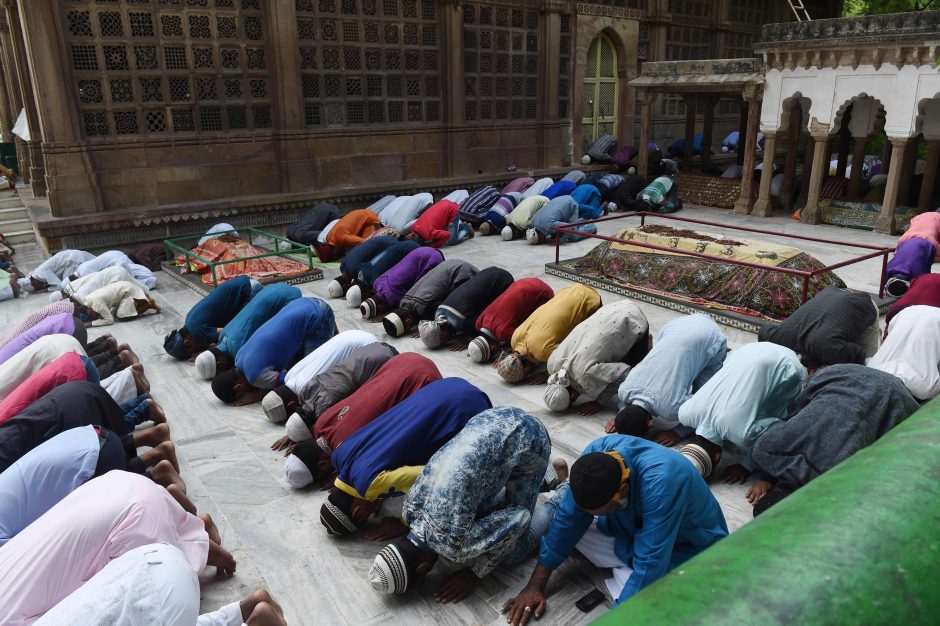 Musulmonai rengiasi ramadano pabaigai