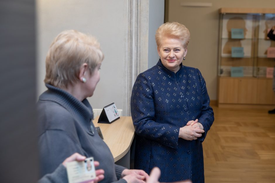 Atnaujintoje A. Mickevičiaus bibliotekoje prezidentė prisiminė vaikystę