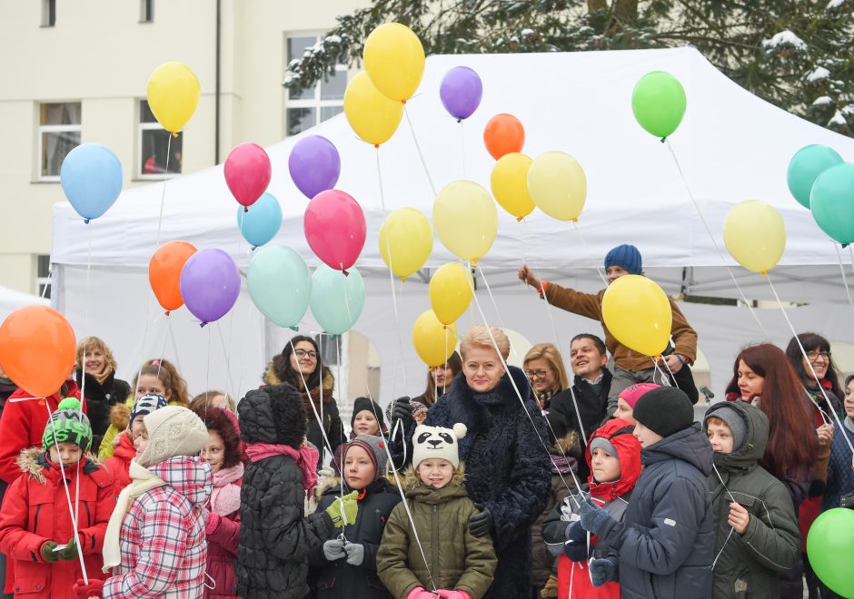 D. Grybauskaitė Zarasuose atidarė vaikų dienos centrą