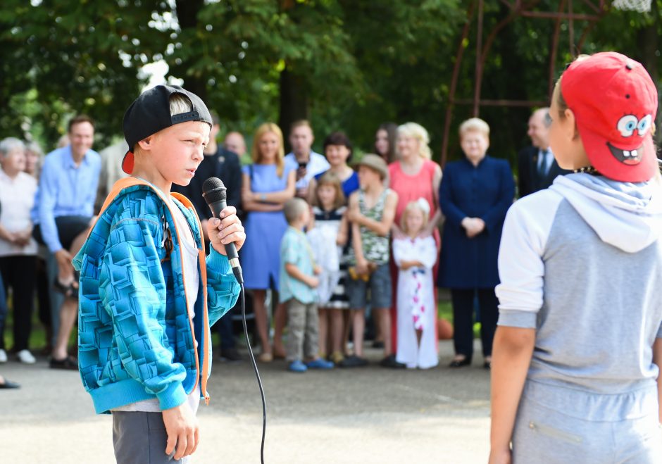 Prezidentė užsuko į Tulpiakiemio vaikų dienos centrą