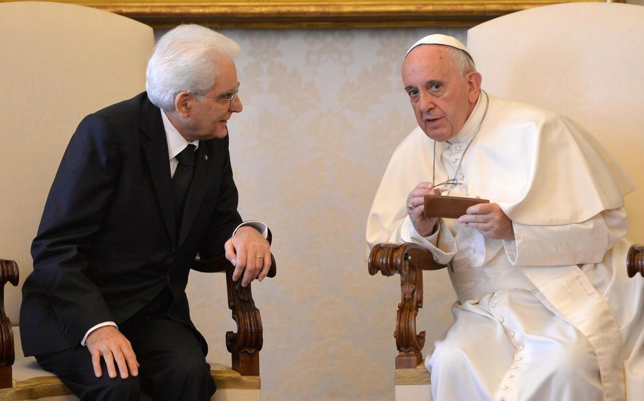 Popiežius ragina pasaulį spręsti į Italiją plūstančių migrantų krizę