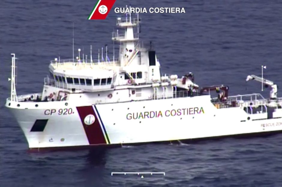 Viduržemio jūroje nuskendo laivas su 700 migrantų, ieškoma gyvųjų