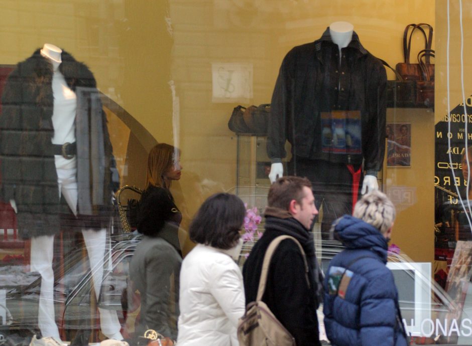 Vilniuje vyras iš parduotuvės pavogė tris brangias striukes