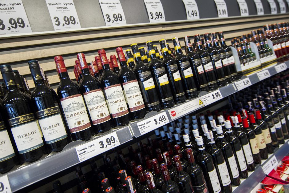 Tyrimas: brangesnis alkoholis vartojimo nesumažino