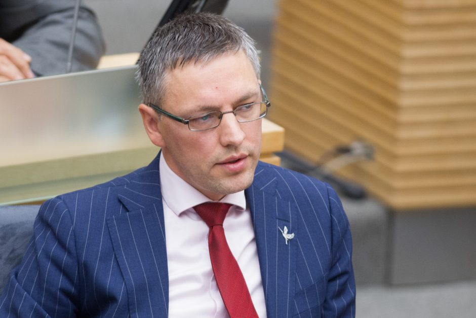 Po kaltinimų vilkinimu Seimas pakeitė komitetą, svarstantį siūlymą didinti baudas
