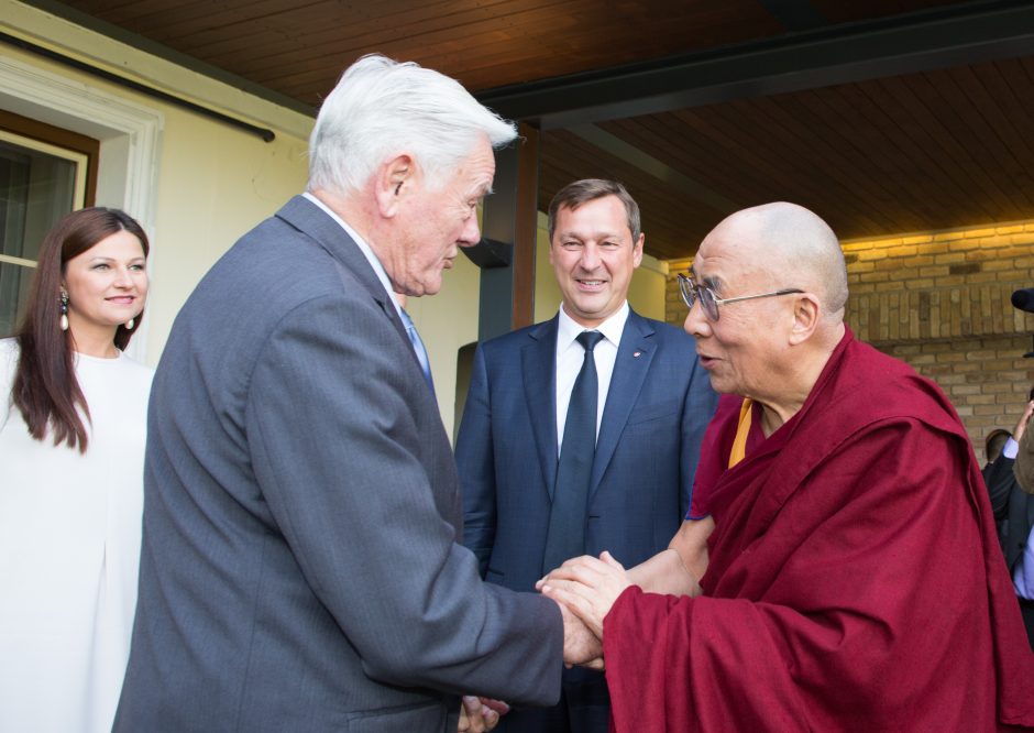 Dėl susitikimo su Dalai Lama Kinija galėtų bausti dar griežčiau?