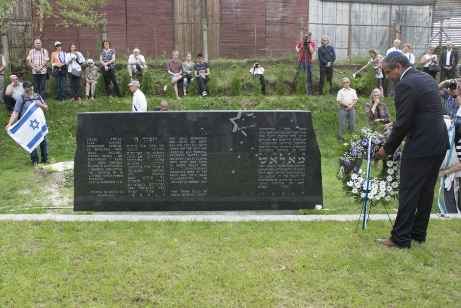 Prie masinių žydų kapaviečių siūloma skelbti ir aukų, ir budelių pavardes