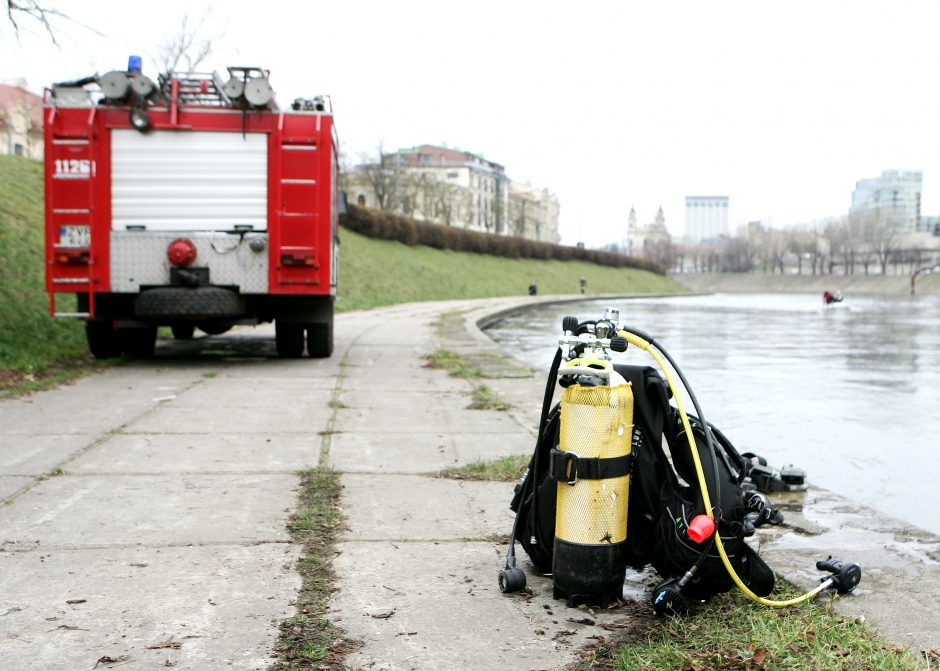 Iš Neries Vilniaus centre ugniagesiai ištraukė skenduolį