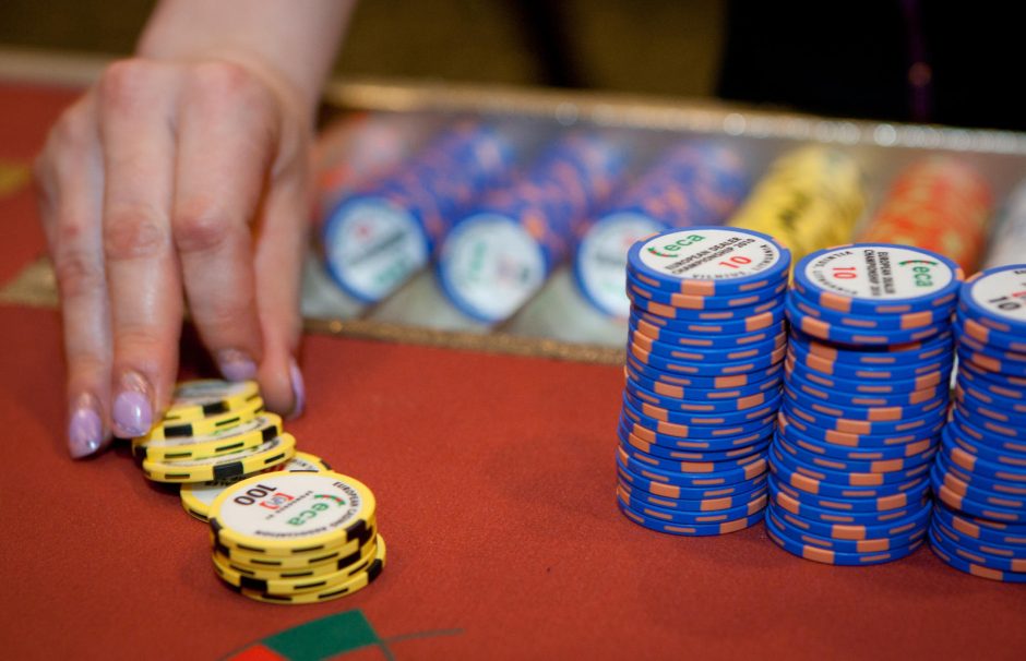 Vyriausybė nenori riboti azartinių lošimų reklamos