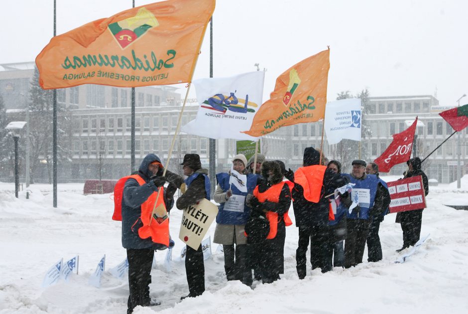 Lietuviai labiau pasitiki gaisrininkais nei profsąjungomis