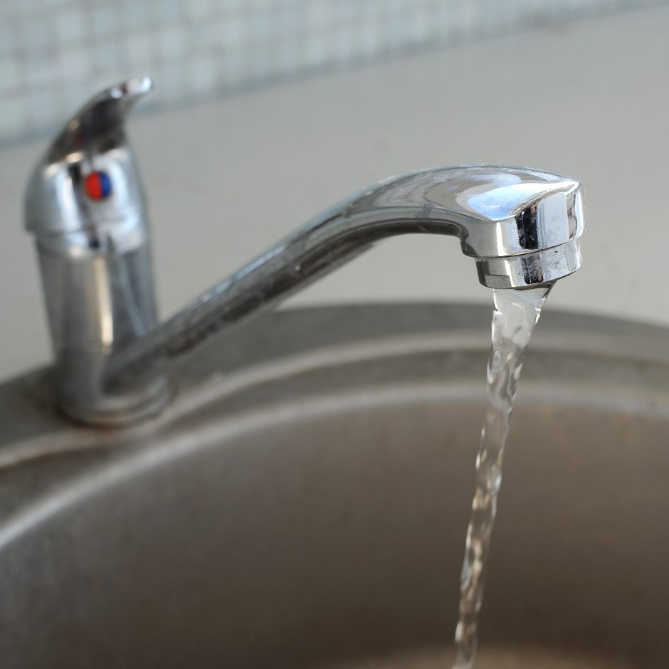 Specialistai rekomenduoja negerti vandentiekio vandens Marijampolėje