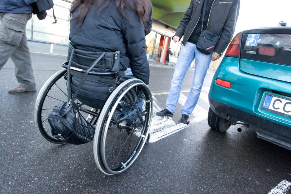 Neįgaliesiems – asmeninio asistento paslauga?