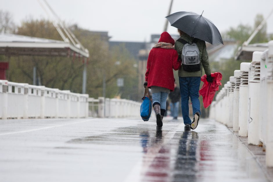 Vilniuje laukiama lietaus, nepamirškite skėčio