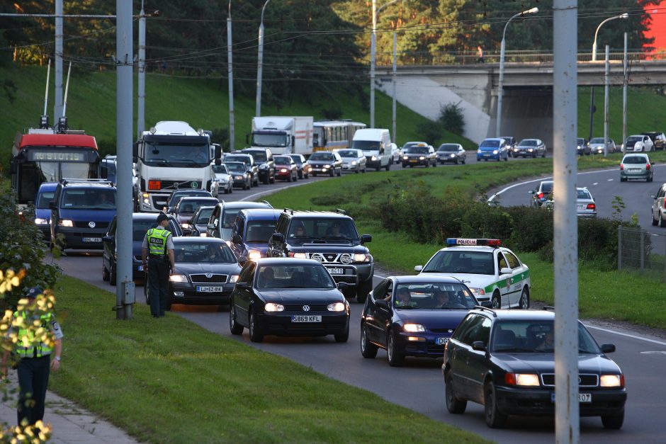 Nuo gegužės sostinėje laukiama dar didesnių spūsčių, stiprinamas eismo reguliavimas