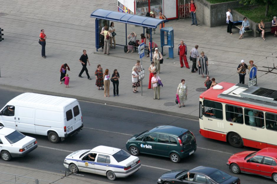 Sostinės vairuotojams – raginimas neblokuoti viešojo transporto stotelių