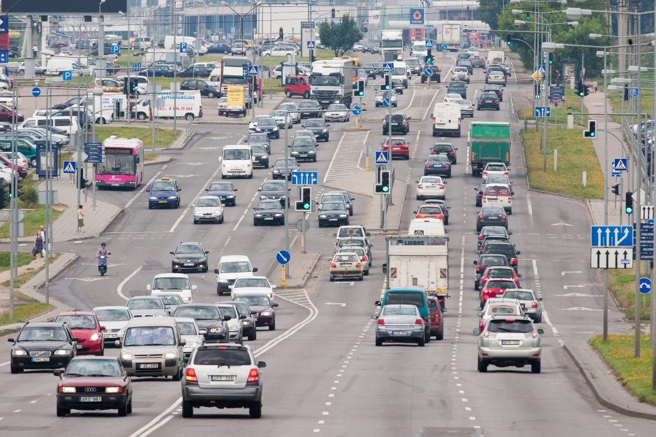 Ar žinojote, kad įkaitęs asfaltas toks pat slidus kaip ir apledėjęs?