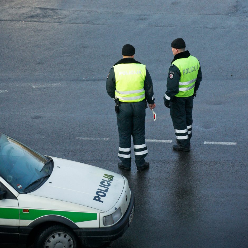 Savaitgalį du kartus bandyta papirkti Vilniaus kelių policijos pareigūnus