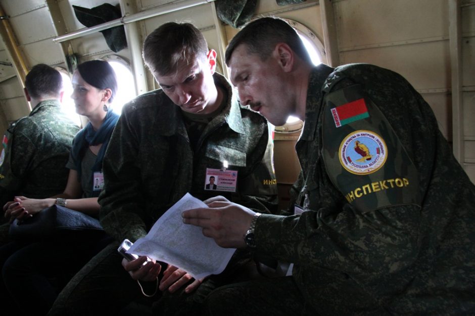 Baltarusijos ginkluotės inspektoriai tikrina Lietuvos karinį dalinį