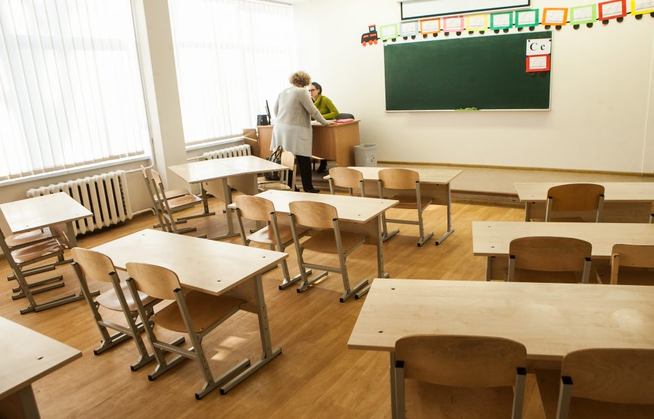 Ministerija suskaičiavo: mokytojų atlyginimas kilo vidutiniškai 110 eurų