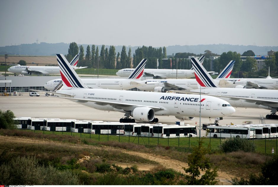 „Air France“ priversta kasdien atšaukti daugiau kaip pusę skrydžių