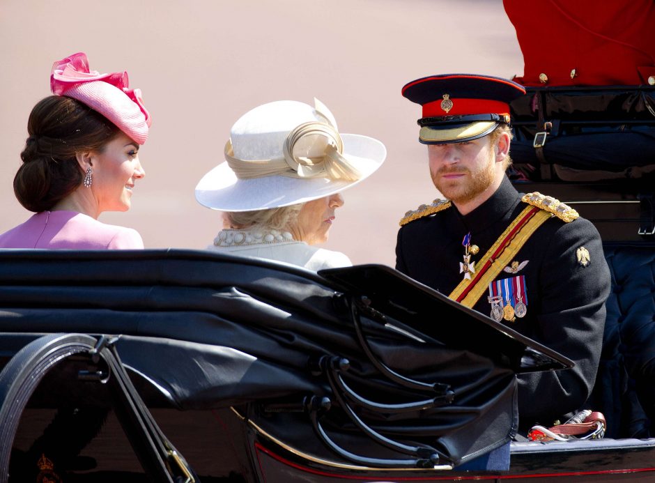 Princas Harry prisipažino norėjęs atsisakyti karališkojo titulo