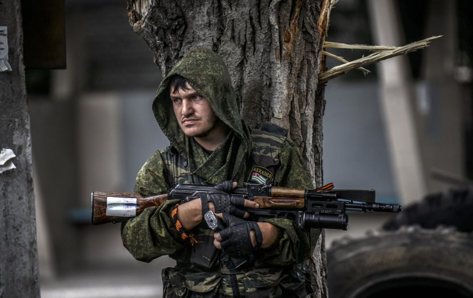 Ukrainos prorusiški sukilėliai traukiasi iš pozicijų Donecko prieigose