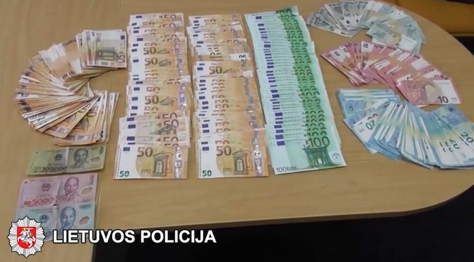 Rusas Vilniuje suklastotomis banko kortelėmis išgrynino tūkstančius eurų