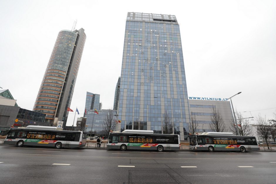 Patriotiškas partizanų istorijas vilniečiams primins užrašai ant autobusų