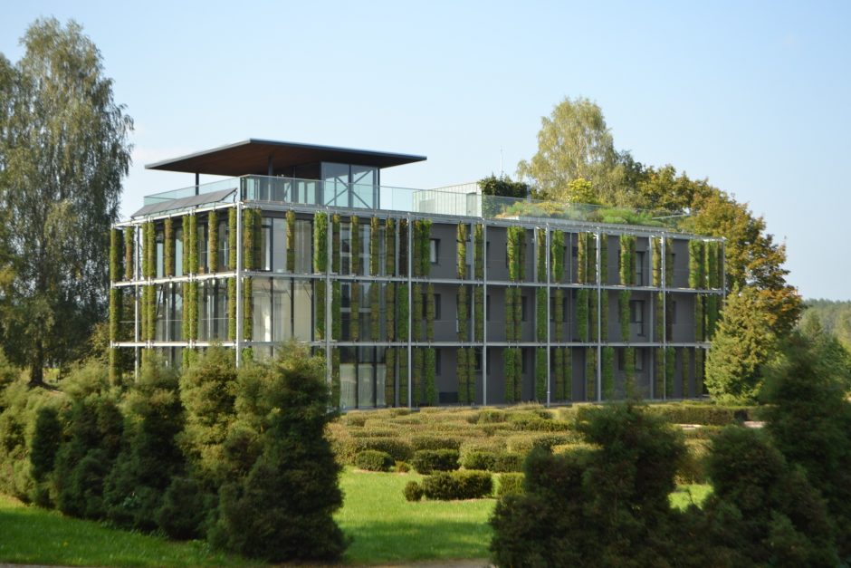 VU Botanikos sode – unikalus Lietuvoje žaliasis pastatas