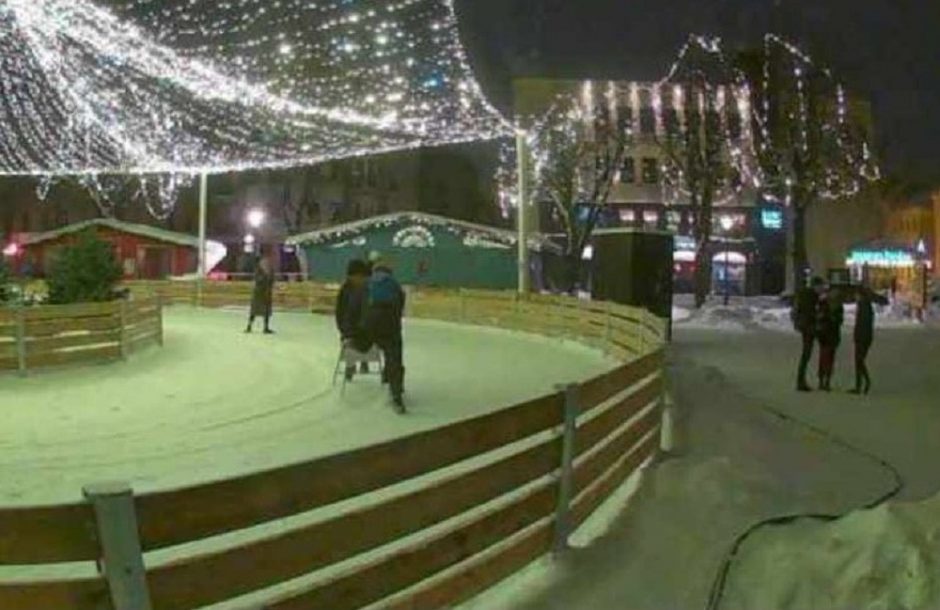 Vandalai nusitaikė į čiuožyklą Teatro aikštėje