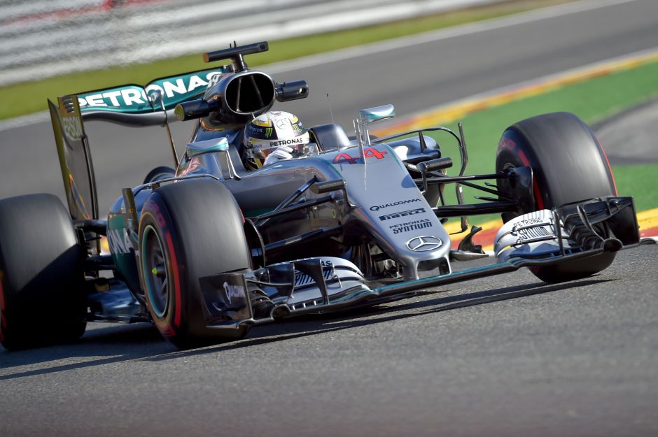 Ar L. Hamiltonas triumfuos penktame „Formulės-1“ etape iš eilės?
