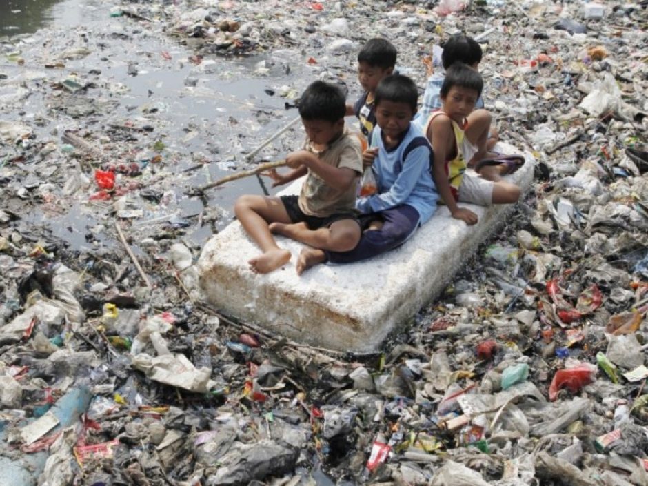 Nuo užterštumo kasmet žūsta milijonai vaikų