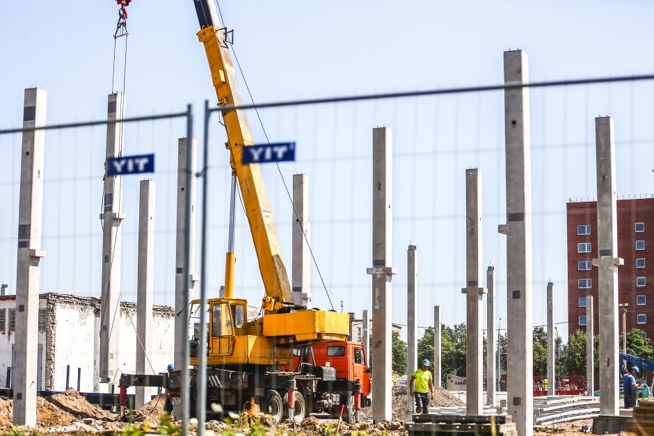 Karščio grimasos: oro kondicionieriais darbe turi pasirūpinti patys darbuotojai?