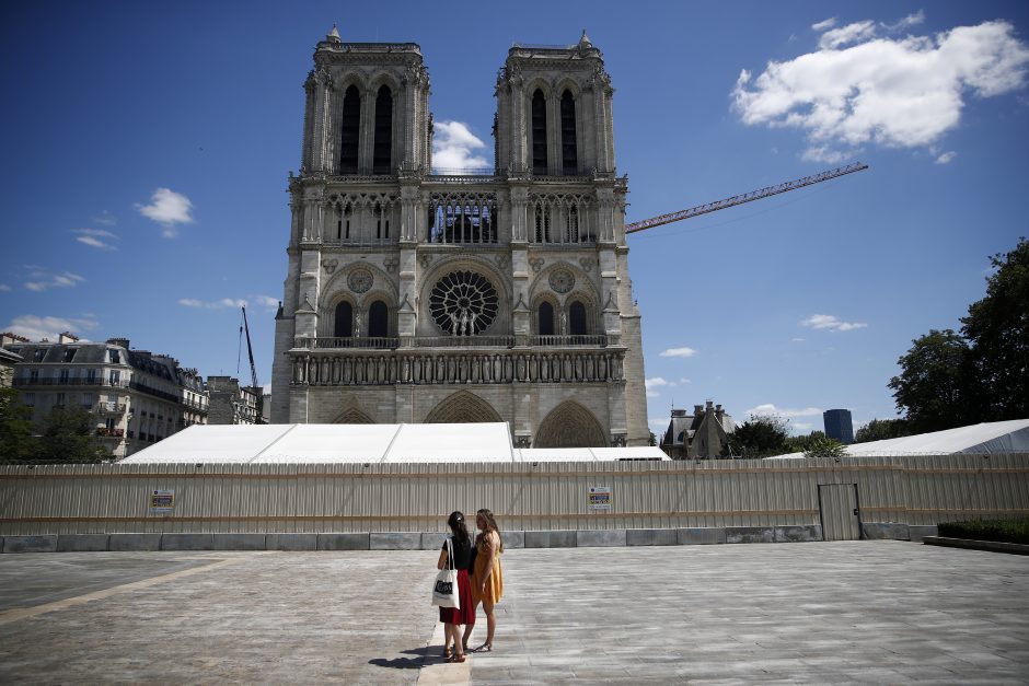 Paryžiaus katedros smailė turi būti atstatyta tokia pati, kokia buvo