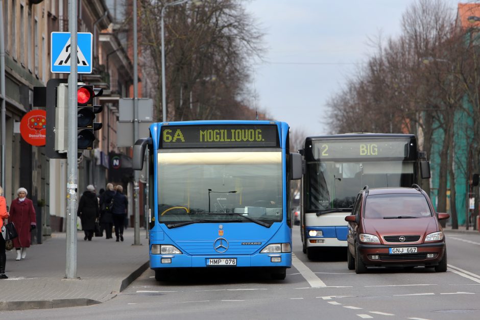Lengvatą autobusų bilietams suteiks visiems pensininkams?