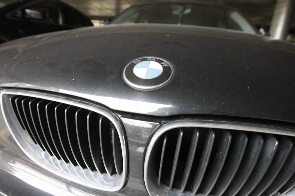 BMW nesuvaldęs karys susižalojo stuburą