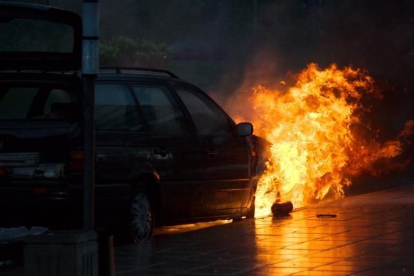 Apgadinti keturi automobiliai: Vilniuje siautėja padegėjai? 