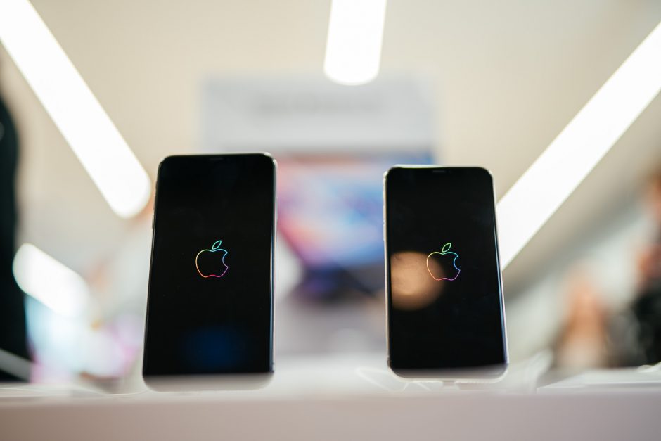 Tarp naujųjų „iPhone“ triumfuoja auksiniai „iPhone Xs Max“