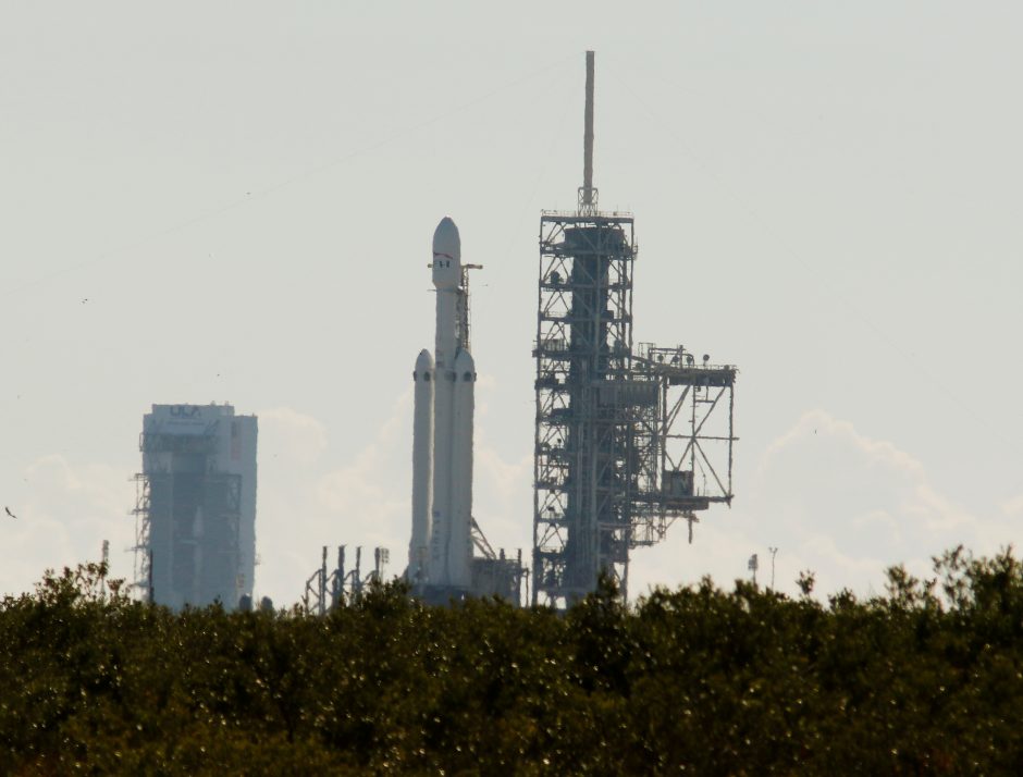 „SpaceX“ pirmąkart išbandė naujos sunkiosios raketos variklius