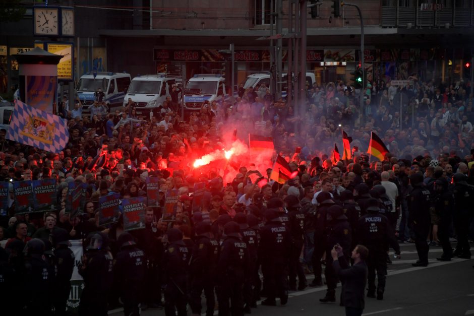 Vokietijoje per kraštutinių dešiniųjų protestą nukentėjo mažiausiai 20 žmonių 