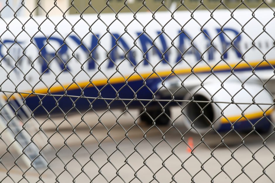 „Ryanair“ penktadienį atšaukia mažiausiai 150 skrydžių