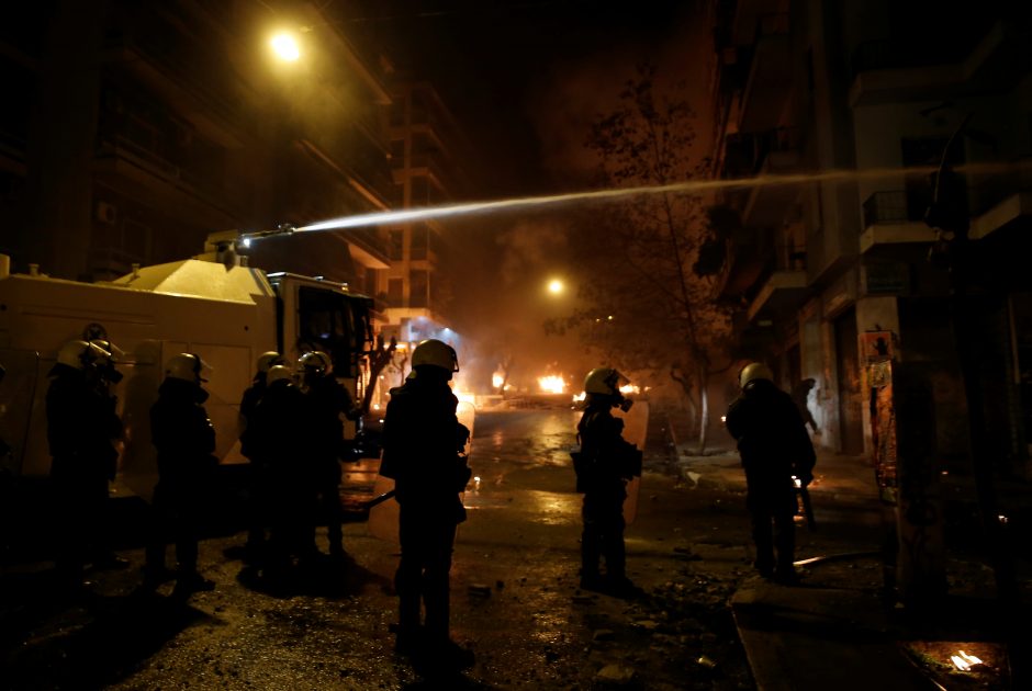 Graikijoje per riaušes sulaikyta daugiau kaip 100 žmonių