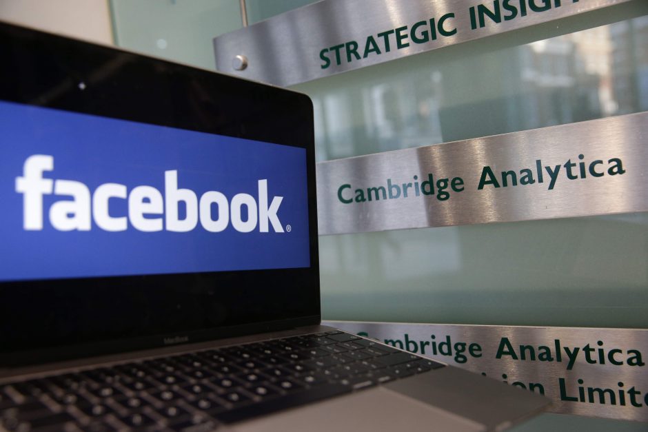 „Cambridge Analytica“ galėjo gauti 87 mln. „Facebook“ vartotojų duomenis