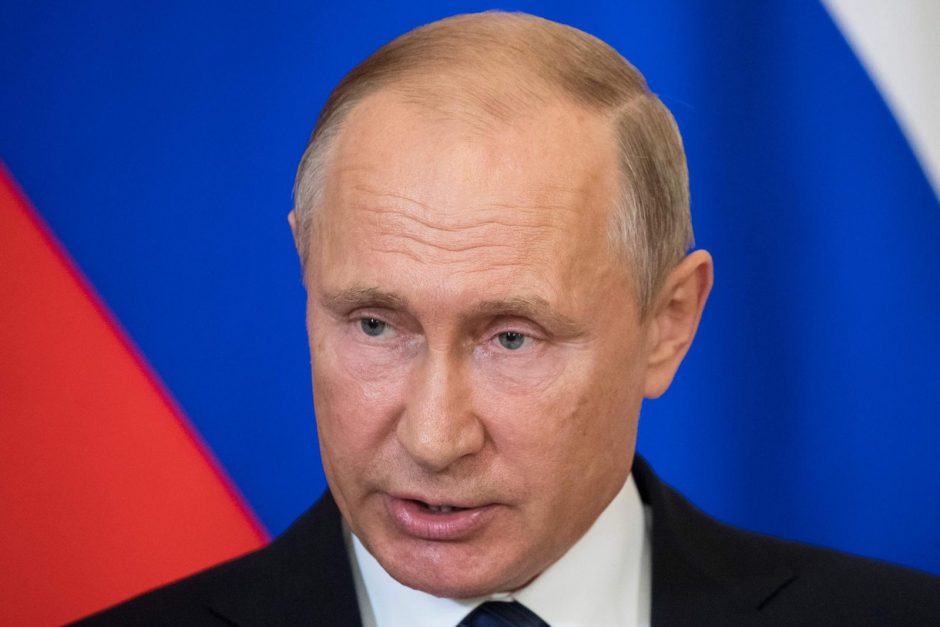 V.Putinas perspėja Kijevą nesiimti neapdairių veiksmų, Ukrainai paskelbus karo padėtį