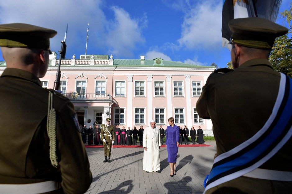 Popiežius Estijoje: technokratų visuomenė gali atsidurti egzistencinėje vergijoje