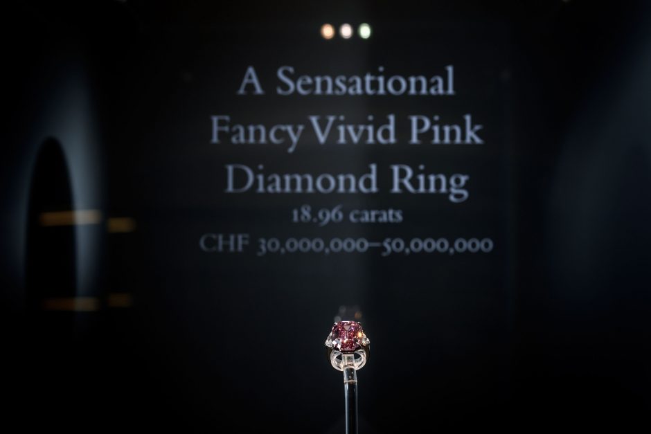 „Neprilygstamas rožinis deimantas“ Ženevos aukcione pasiekė kainos rekordą
