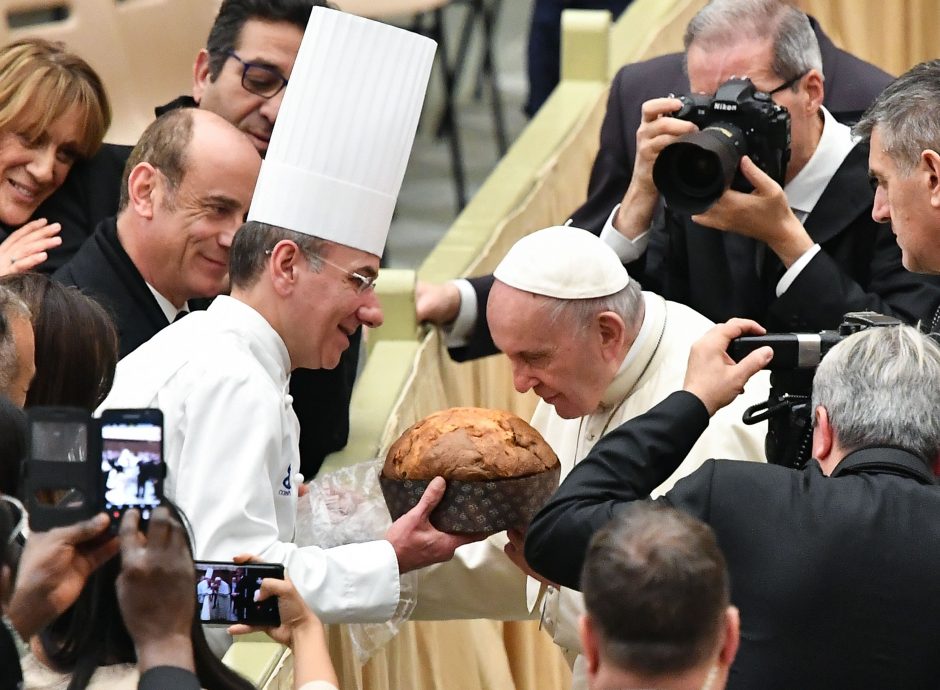 Popiežius: nepaverskime Kalėdų madingu renginiu