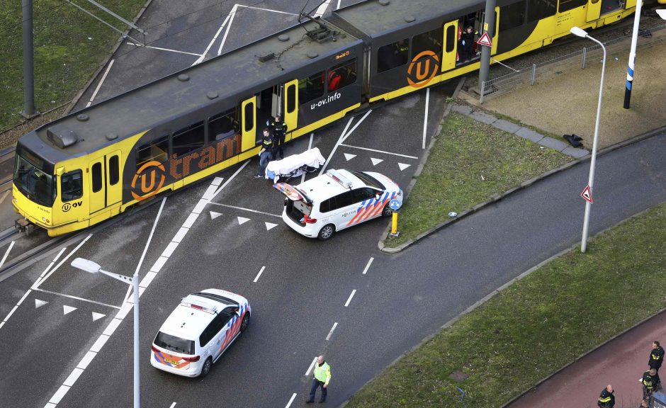 Nyderlanduose per šaudymą tramvajuje žuvo trys žmonės, policija suėmė įtariamąjį